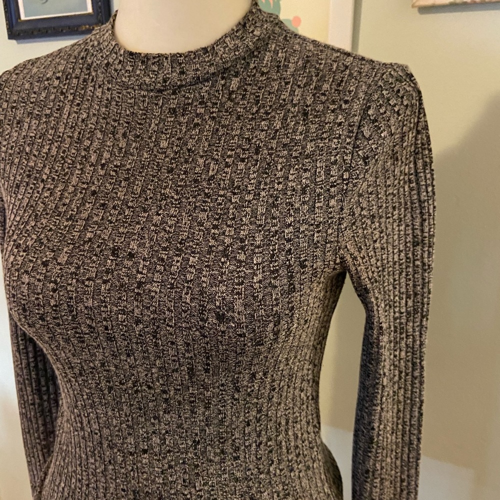 Express One Eleven marked mock neck fitted sweater • size small